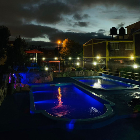 En nuestro predio contamos con dos piscinas una para niños pequeños y otra para los mas grandes , reposera , mesas y bancos , para tu descanso  ,,,,,,,,,,,